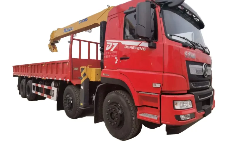 Truck-mounted crane Dongfeng Changxing front four wheels rear eight wheels