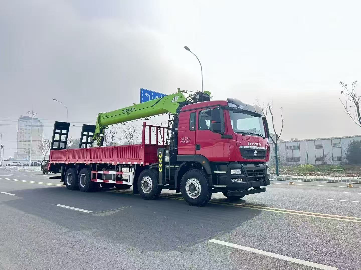SINOTRUK HOWO 16-ton crane - Image 2
